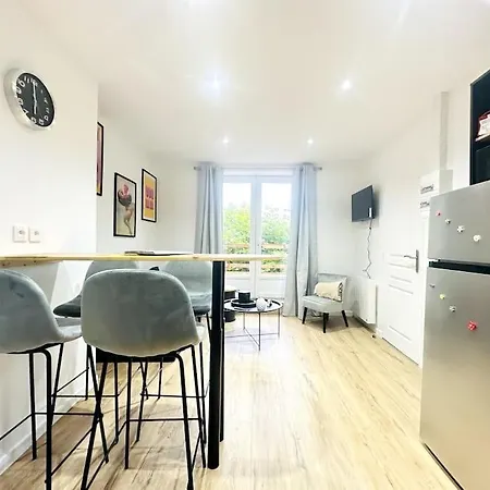 Poplaon Avec Terrasse Lägenhet Laon